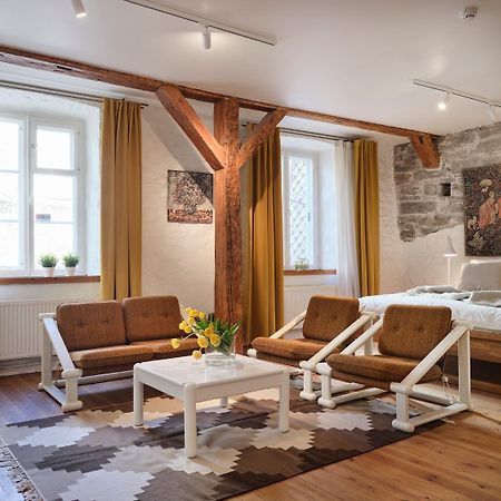 Historic Apartment With Private Garden In Old Town Tallinn Eksteriør billede