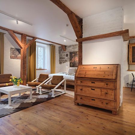 Historic Apartment With Private Garden In Old Town Tallinn Eksteriør billede